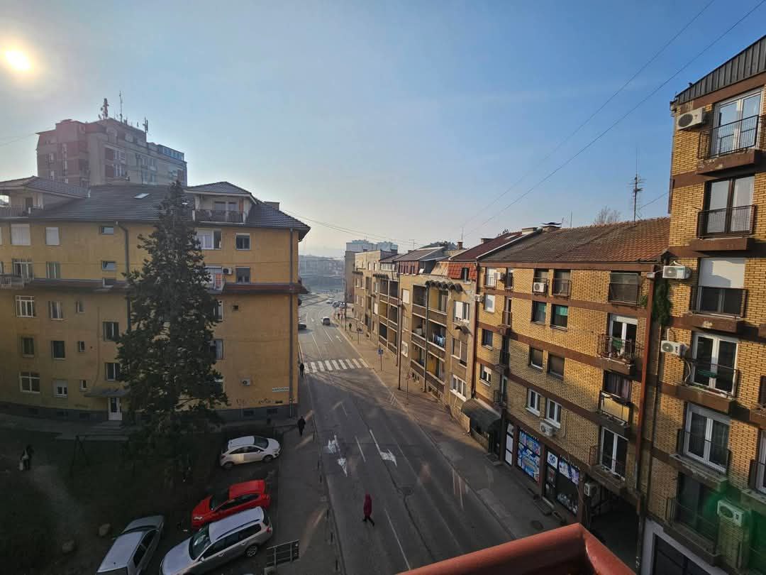 Продается 2-комнатная квартира в центре города Лозница