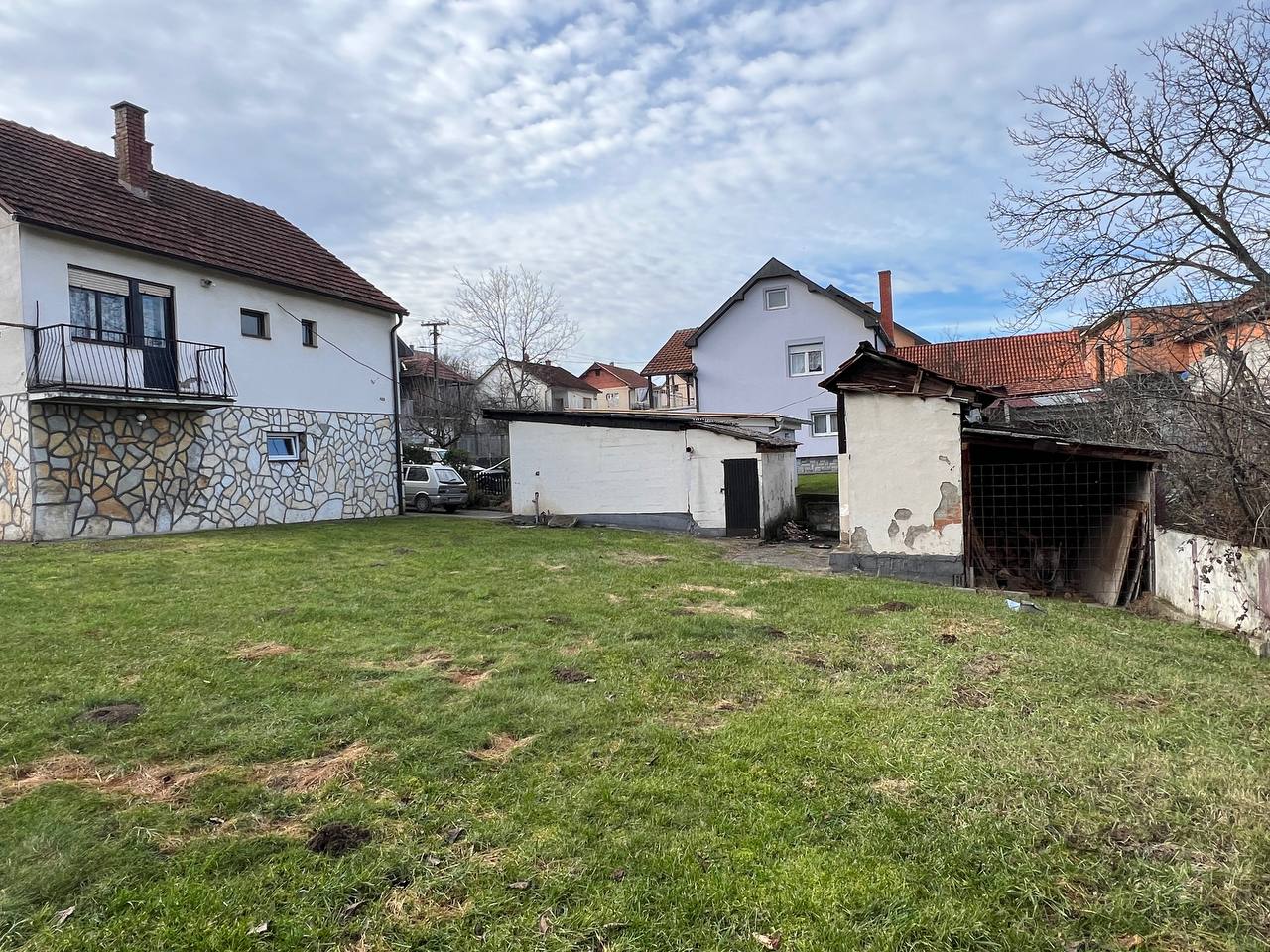 Продается дом в 3км от центра города Лозница / Западная Сербия