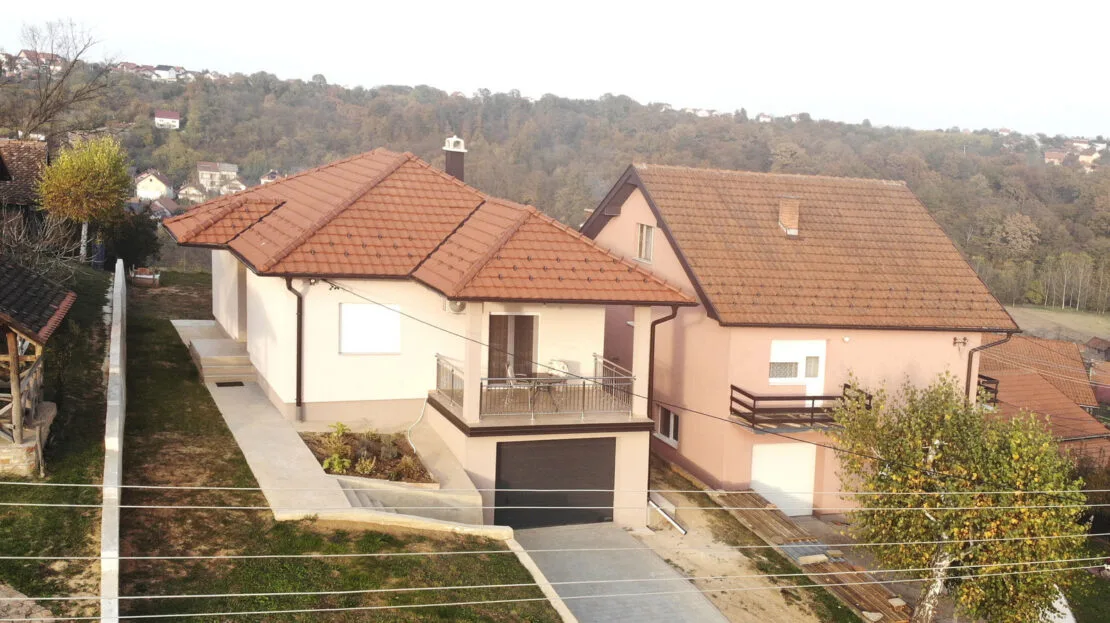 Новый дом на окраине Лозницы